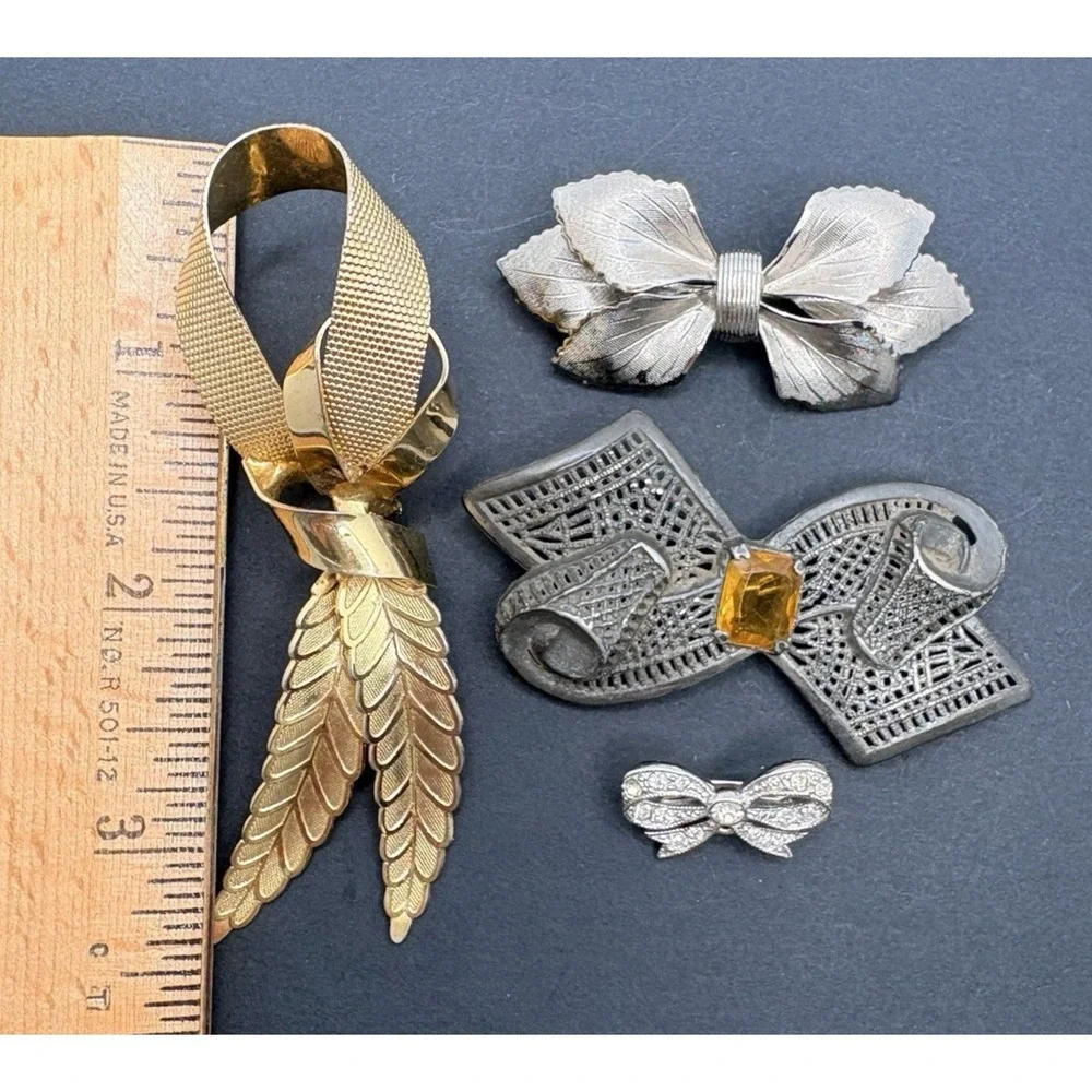 Vintage Lot of 4 Bow Ribbon Brooches Rhinestone Ora Unsigned Gold Silver Tone‎